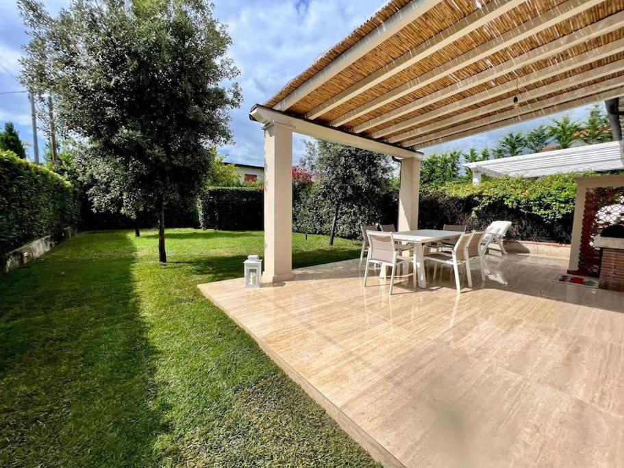 Villa Carli in centro a Forte dei Marmi - Hizvo