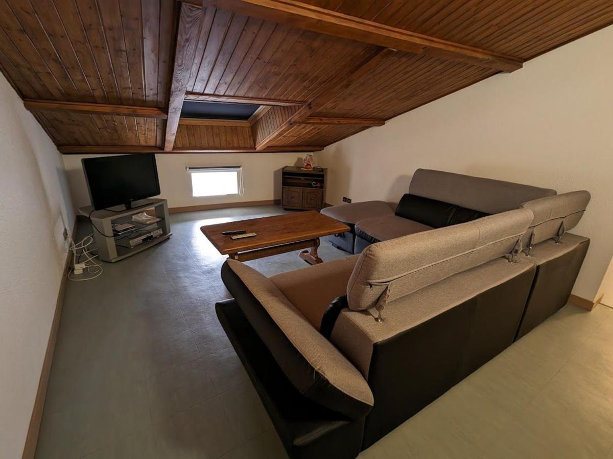 Gîte Authentique à Isches avec Cheminée, Terrain Clos, Proche Thermes et Activités Culturelles - FR-1-589-116 - Housity