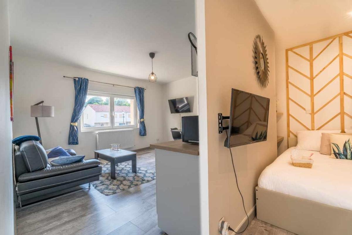 Chambre 26m - Salon et kitchenette privé - WIFI - Housity