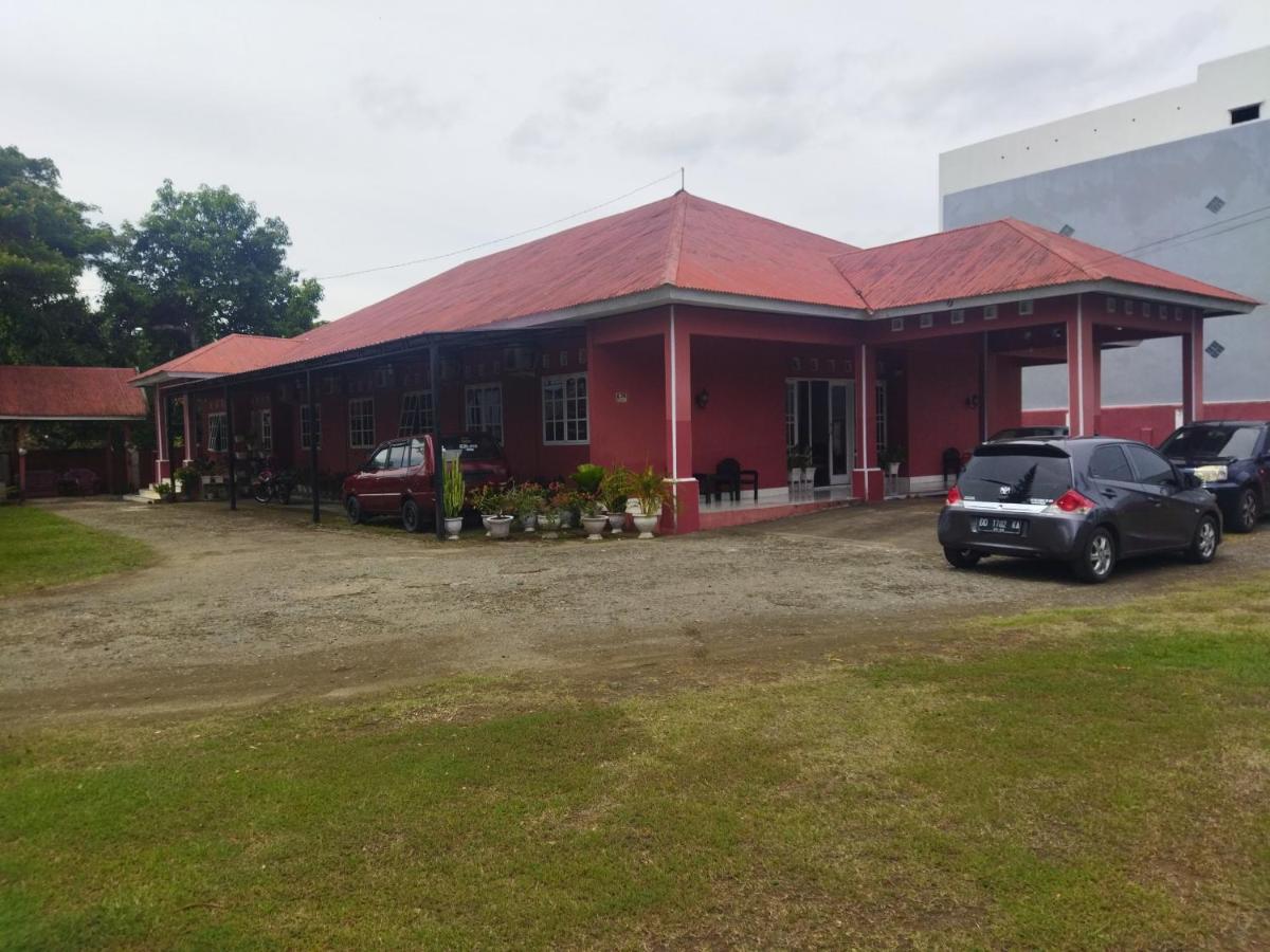 Hotel O Wisma Phinisi Syariah Near Mall of Pinrang Sejahtera - Housity