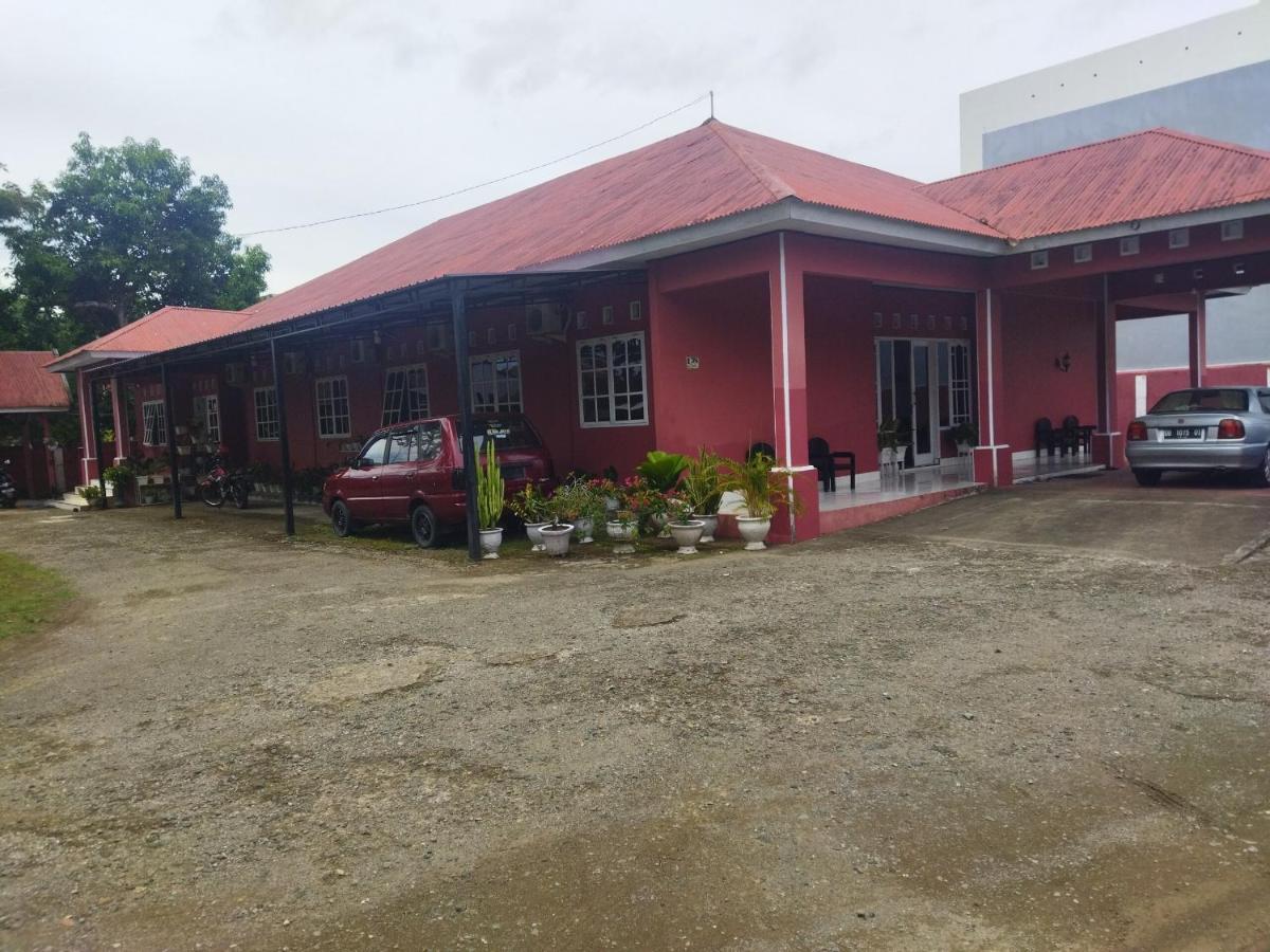 Hotel O Wisma Phinisi Syariah Near Mall of Pinrang Sejahtera - Housity
