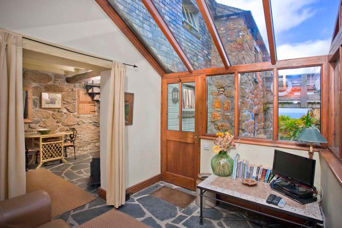 Cat's Cradle, Cottage In Beautiful and Peaceful Location, Near Beach - Housity