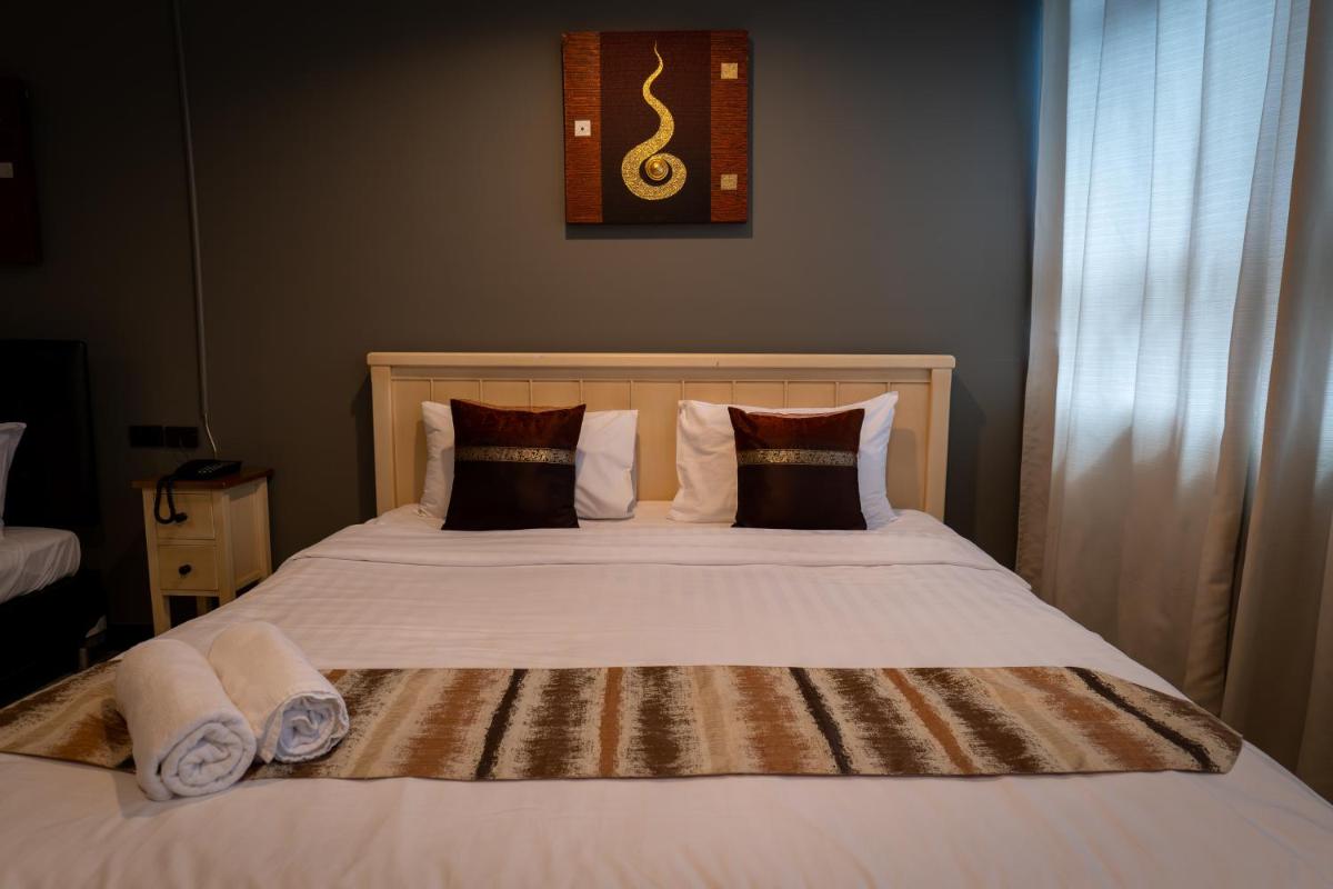 Anandpura Riverside Hotel - Housity