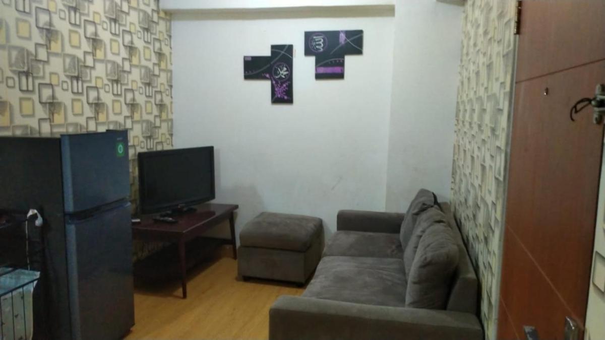Lily's Room At Apartemen Cibubur Village By FPH - Housity