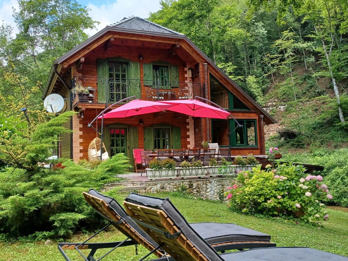 Kuća za odmor uz rijeku Slapnica, u Parku prirode Žumberak, finska sauna i jacuzzi - Housity