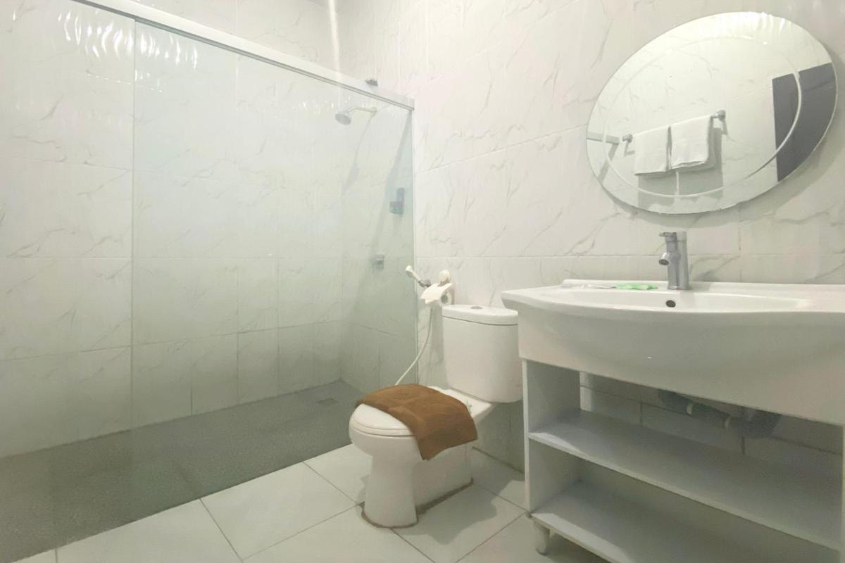 Urbanview Hotel Mulia Indah Palopo - Housity