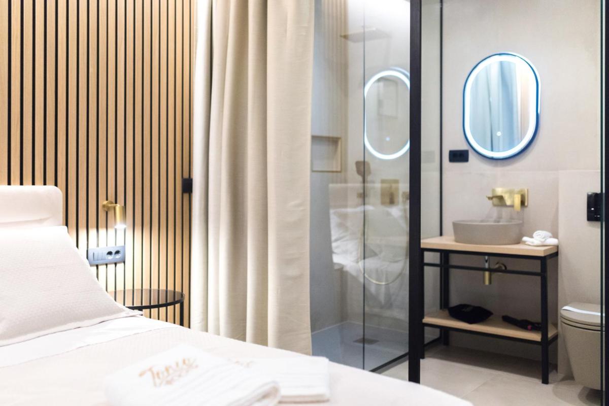 Tonio Rooms - Housity