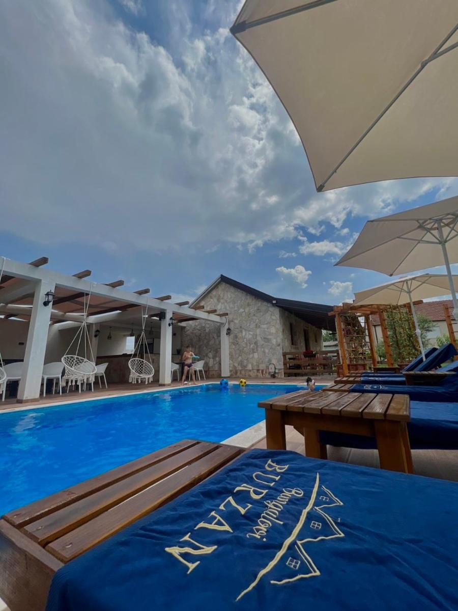 Burzan Bungalovi - Housity