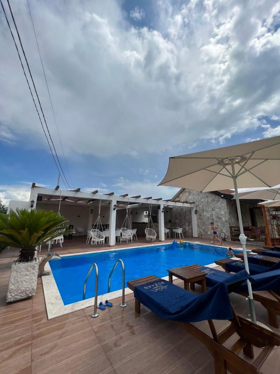 Burzan Bungalovi - Housity