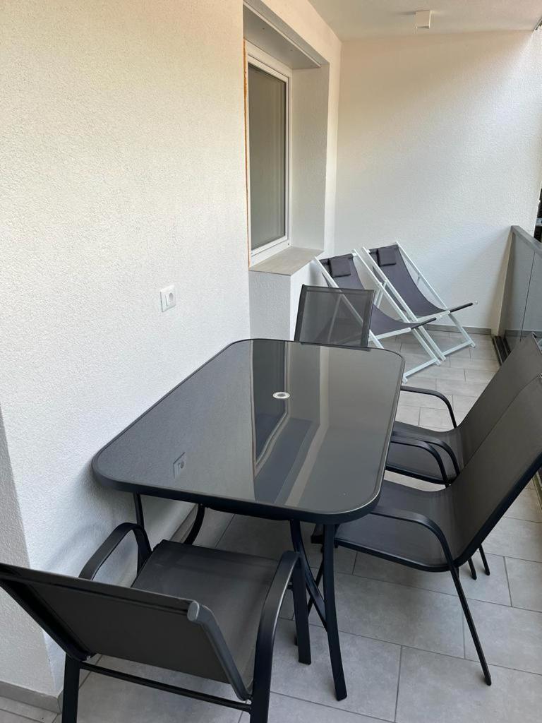 Flow Apartments Karl Wolf Park - Housity