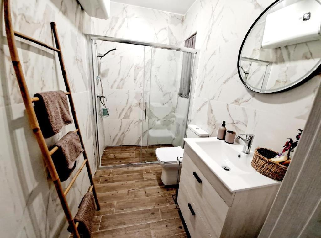Private Apartment minutes to Sliema Malta, 2 AC's, Netflix - Housity