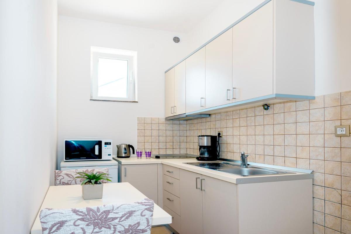 Apartment Bilice beach - Housity