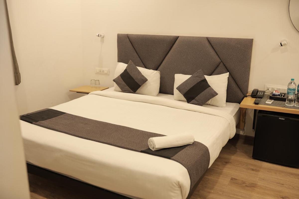 Hotel Signature INN - Housity