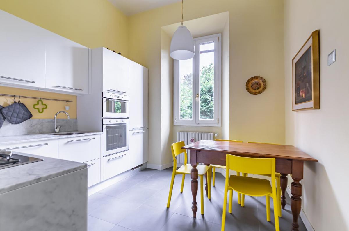 GuestHost - Stibbert & Statuto Elegant Flat with Balcony - Housity