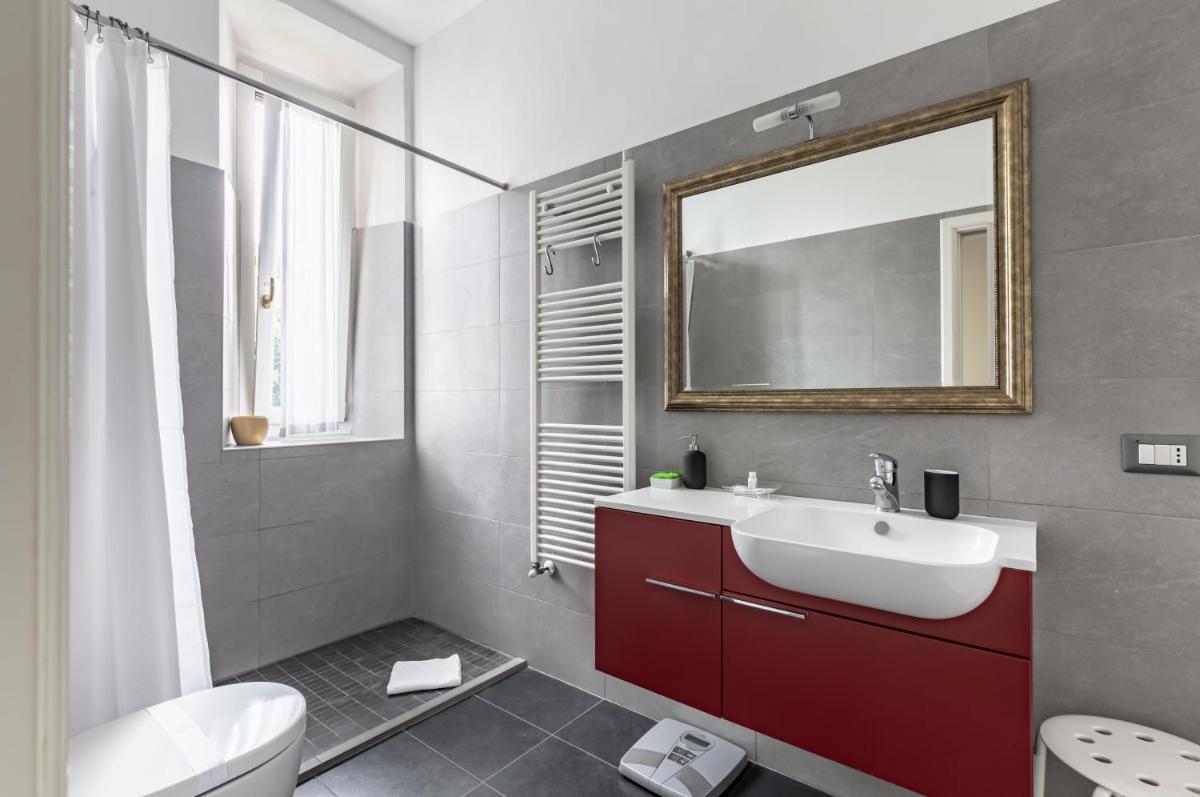 GuestHost - Stibbert & Statuto Elegant Flat with Balcony - Housity