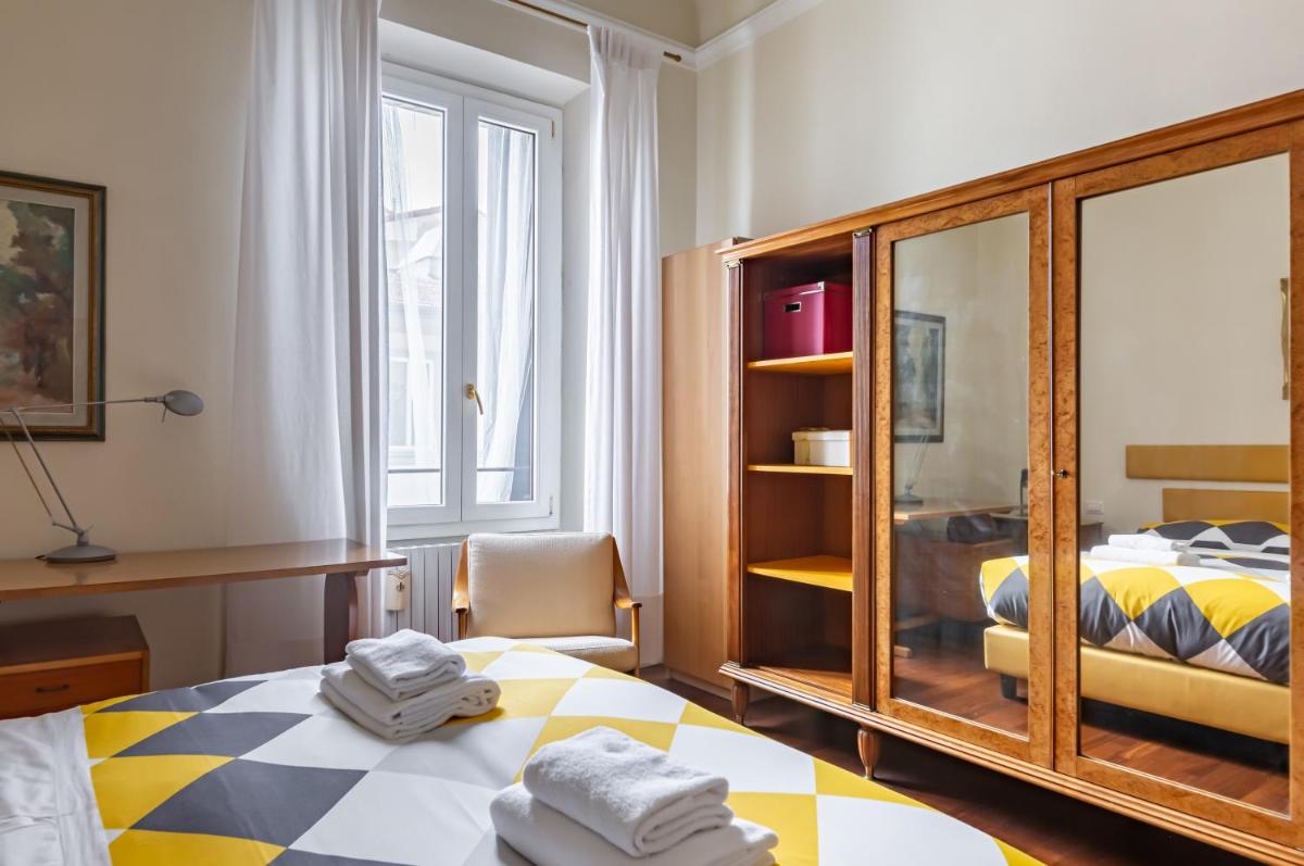 GuestHost - Stibbert & Statuto Elegant Flat with Balcony - Housity