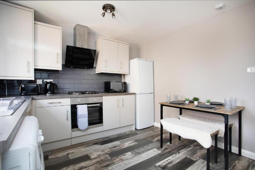 Peppercorn Close - Free Wi-Fi - Big DISC0UNT on Monthly Booking! - Housity