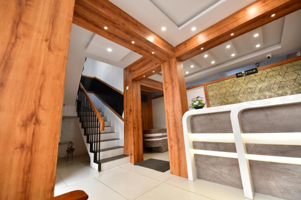 Hotel Surya Lodge - Housity