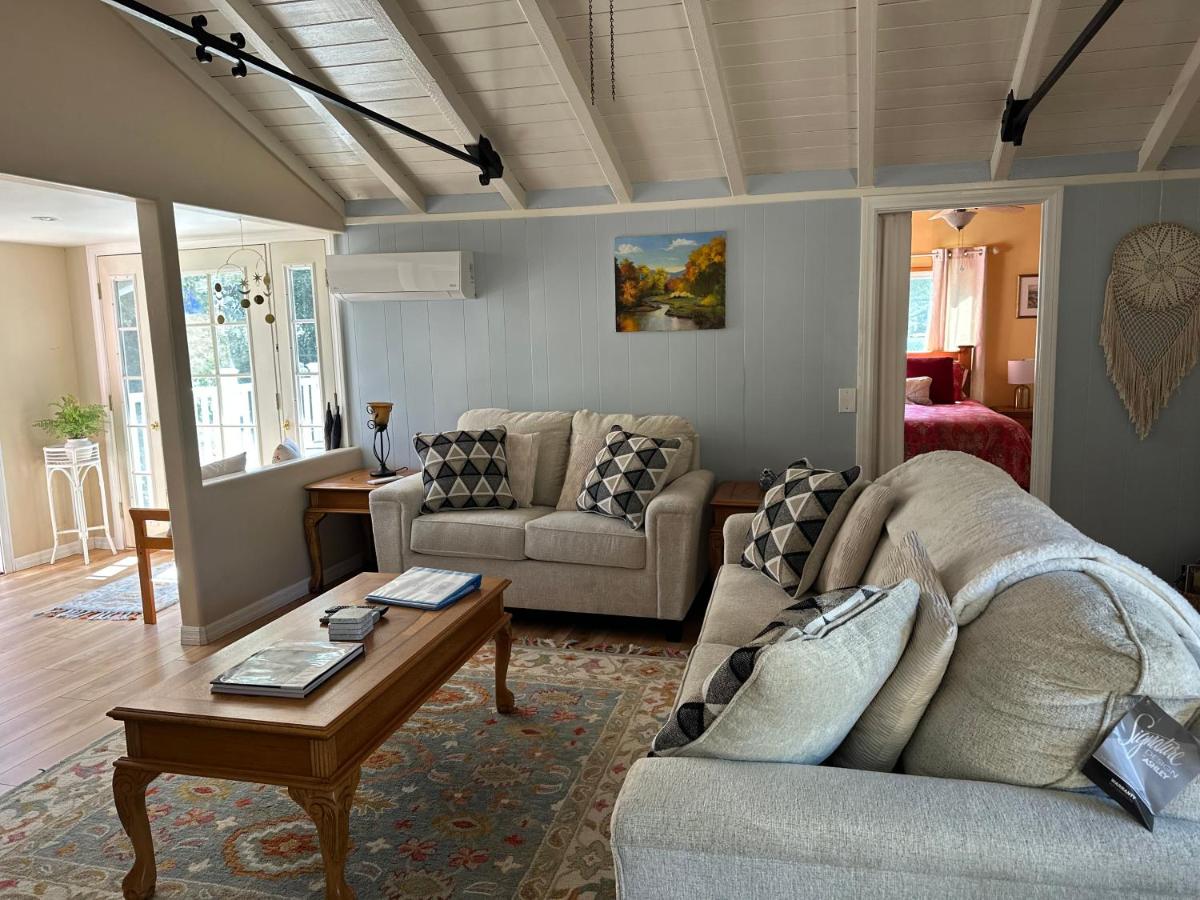 Blue Bird Cottage - pet friendly - Housity