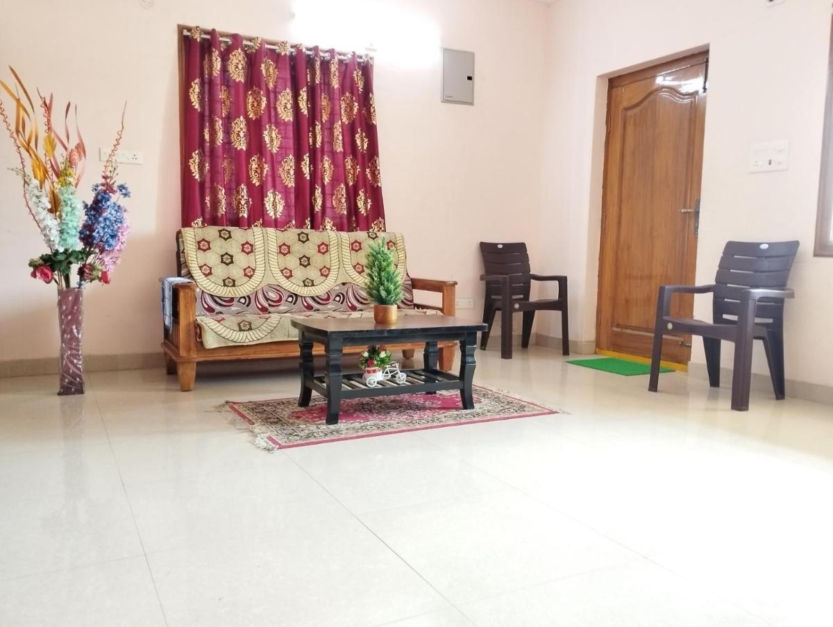 Suitetrails - SLS HOMESTAY - Luxury AC Service Apartments 1BHK, 2BHK, 3BHK - Direct Flyover to Alipiri Tirumala Gate - Walk to PS4 Pure Veg Restaurants, Supermarkets - Near to National Highway & Padmavathi Amma Temple - Modular Kitchen, Living room -Free Superfast Wifi