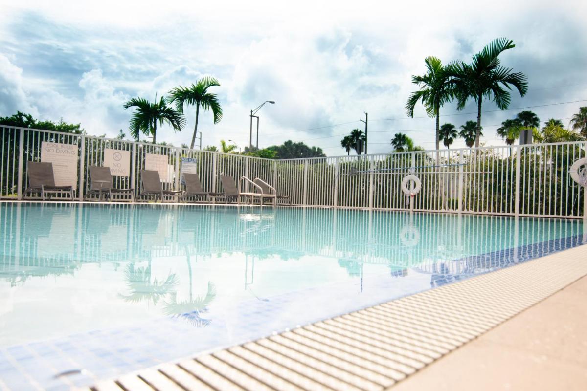 Candlewood Suites Miami Intl Airport - 36th St, an IHG Hotel - Housity