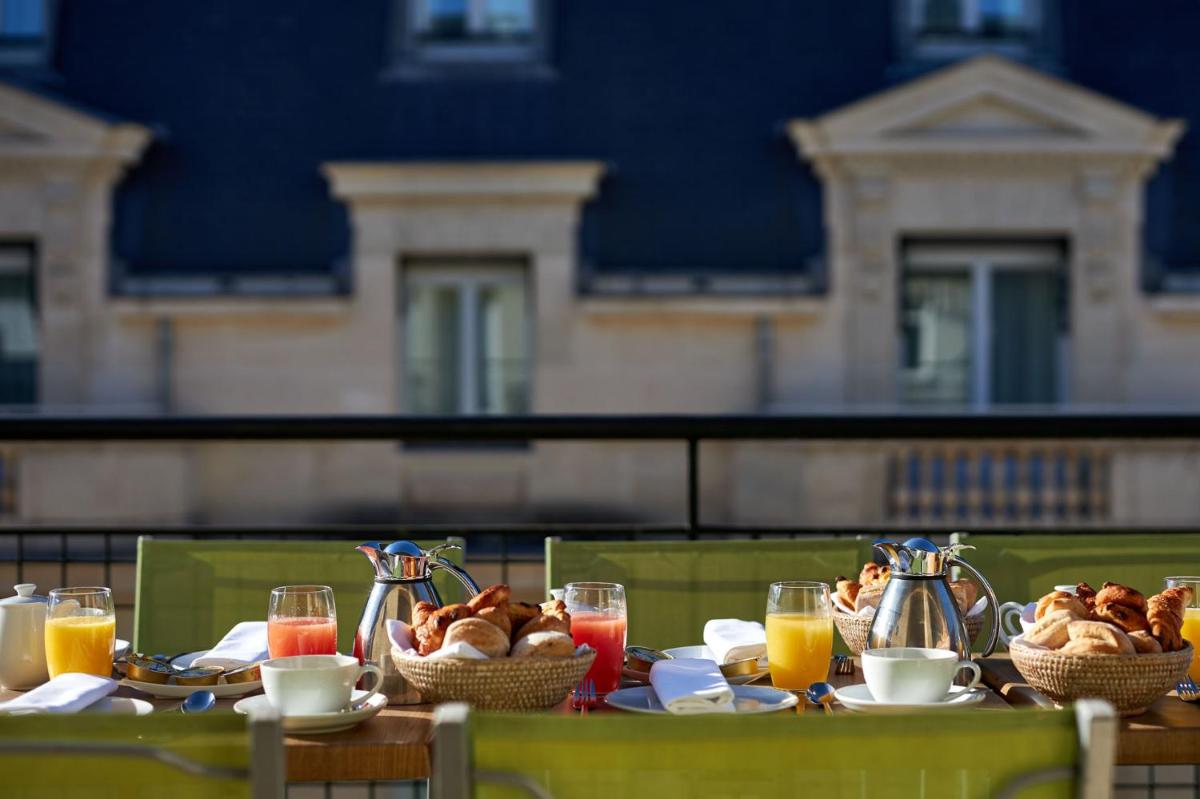 Nourriture dans l'hôtel ou à proximité