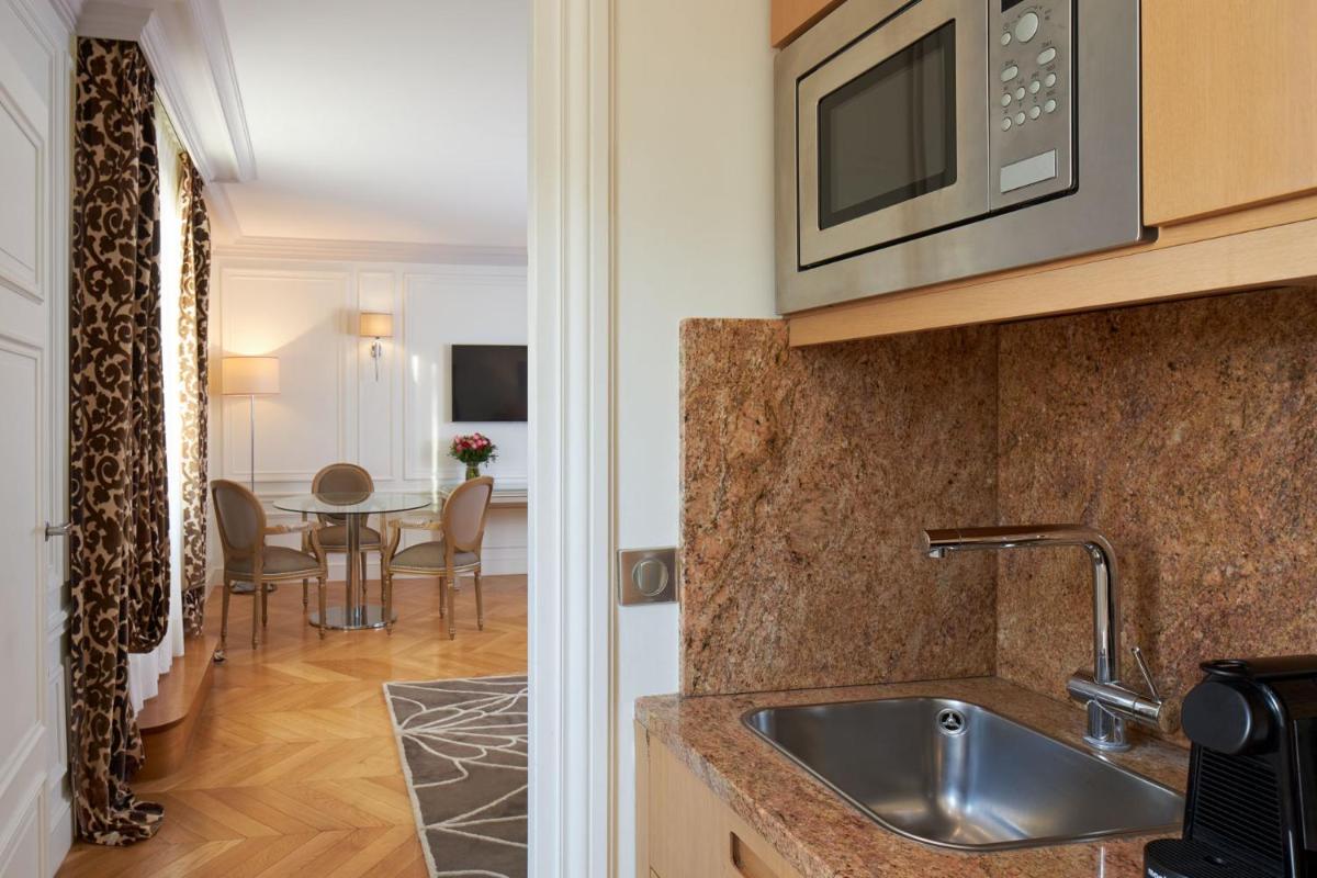Cuisine ou kitchenette dans l'établissement Majestic Hotel Spa - Champs Elysées