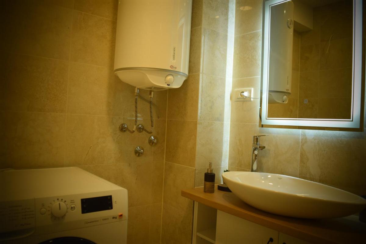 Luxury Apartment Poli - Hizvo