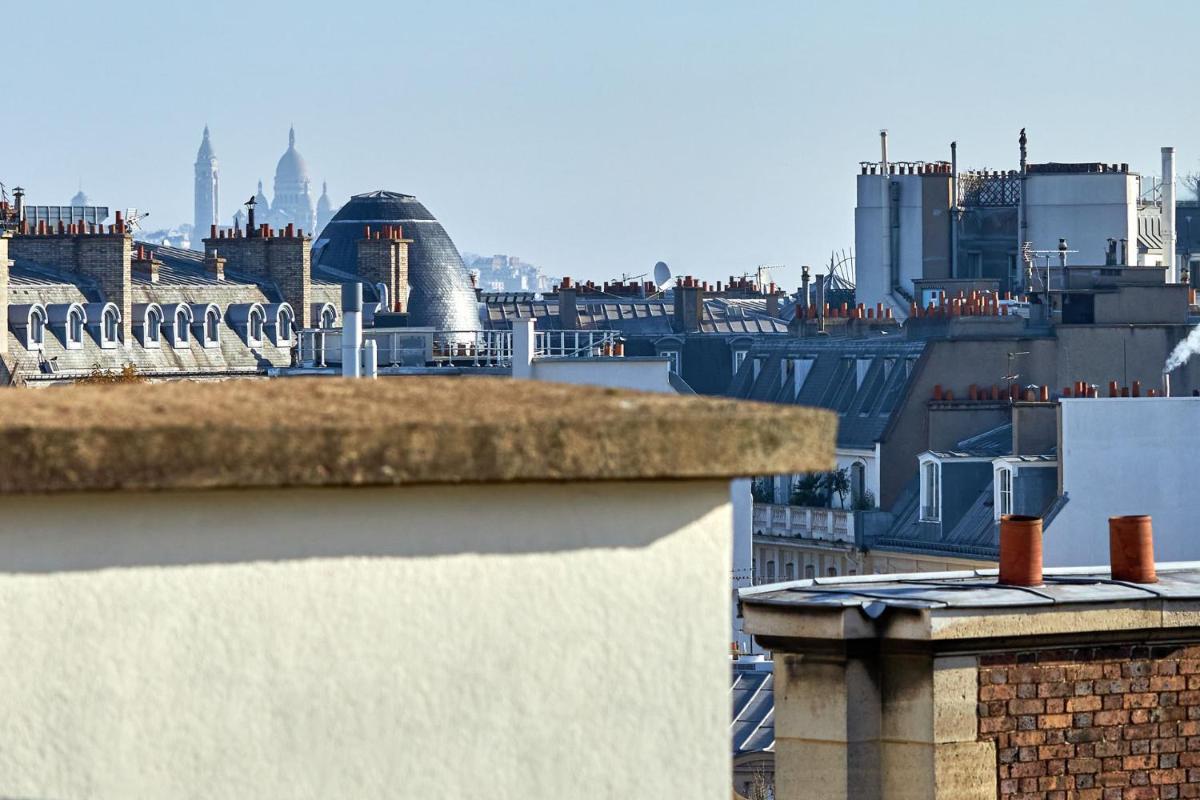 Vue générale sur Paris ou vue de la ville depuis l'hôtel
