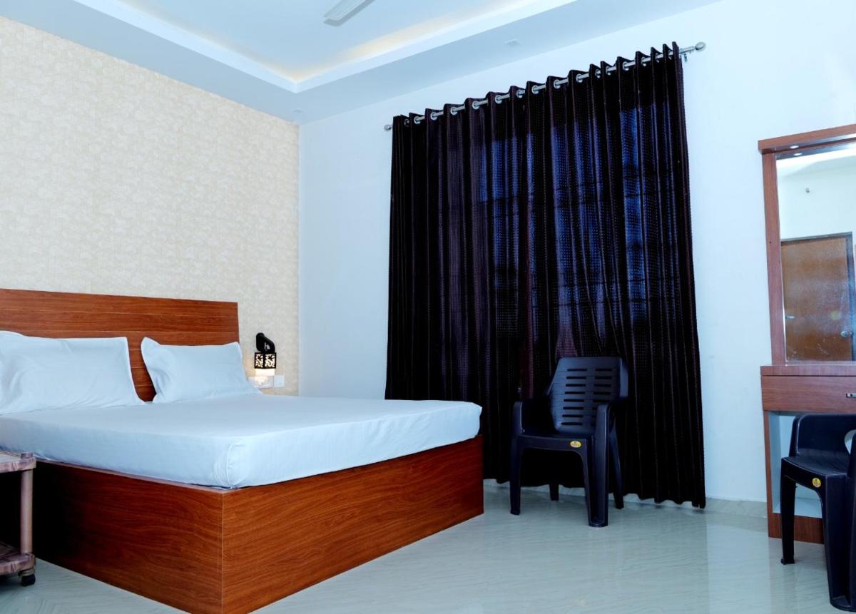 Dwaraka Lodging & Boarding - Housity
