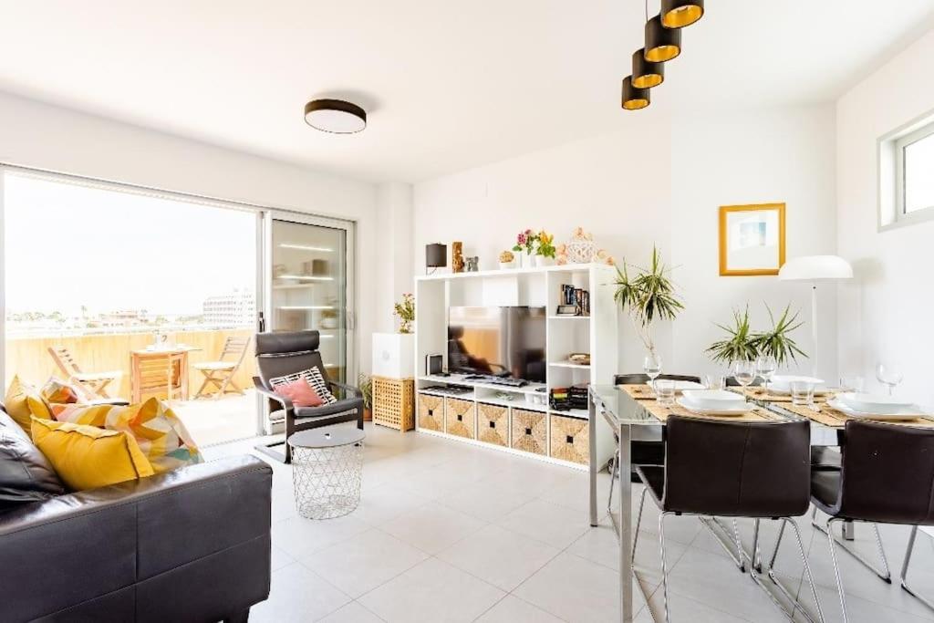 El Médano Beachfront Triplex Penthouse with pool, rooftop, sea view - Housity