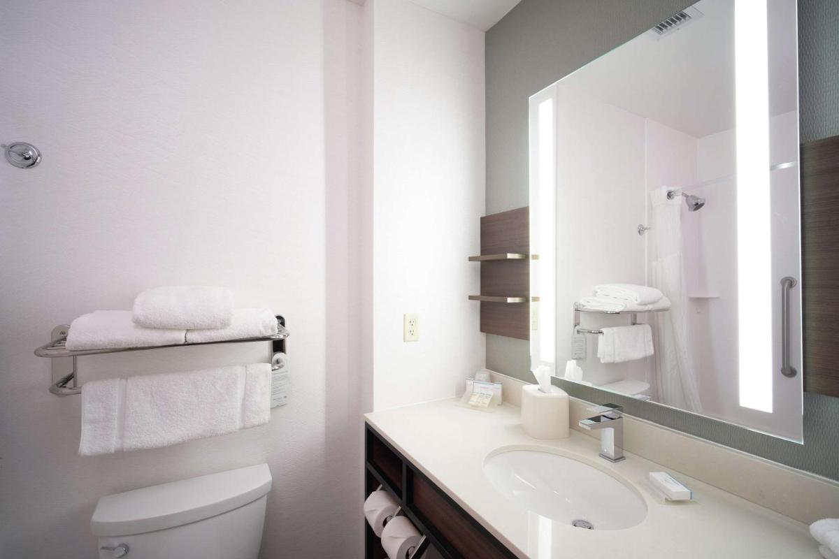 Hilton Garden Inn Evansville - Housity