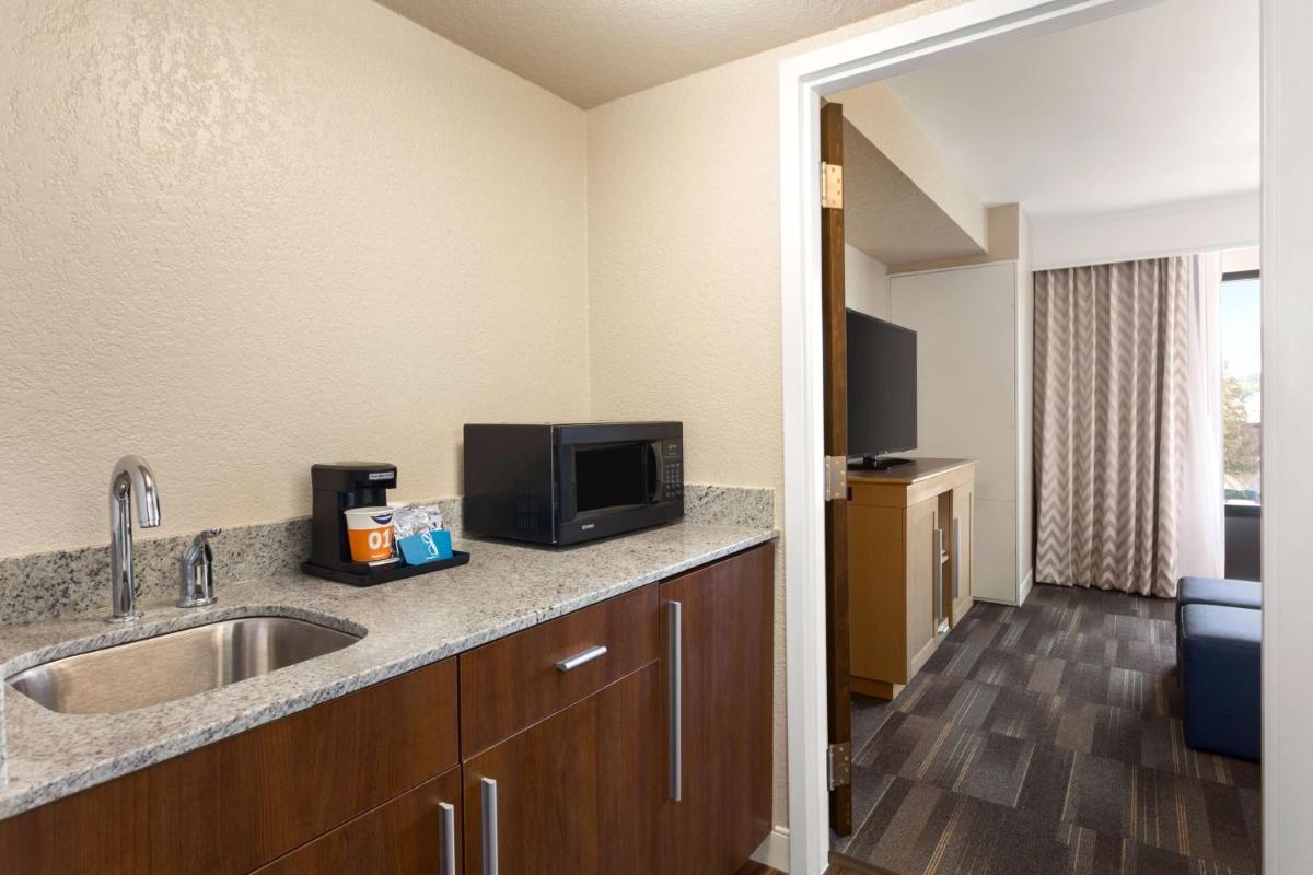 Hampton Inn by Hilton Fort Smith - Housity