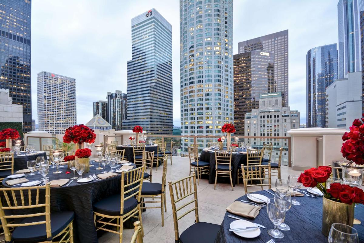 Hilton Checkers Los Angeles - Housity