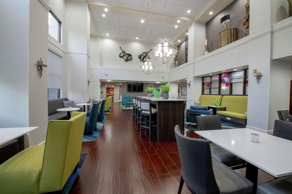 Hampton Inn and Suites Lafayette - Housity