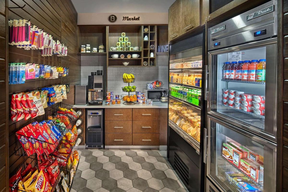 DoubleTree by Hilton Little Rock - Housity