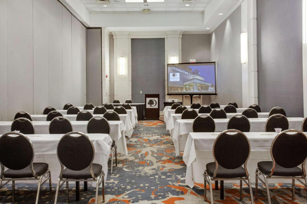 DoubleTree by Hilton Little Rock - Housity