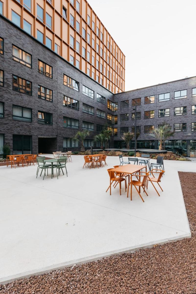 For Students Studying in Barcelona Only - Stunning Spacious Studios and Private Rooms at Pallars Student Accommodation - Housity