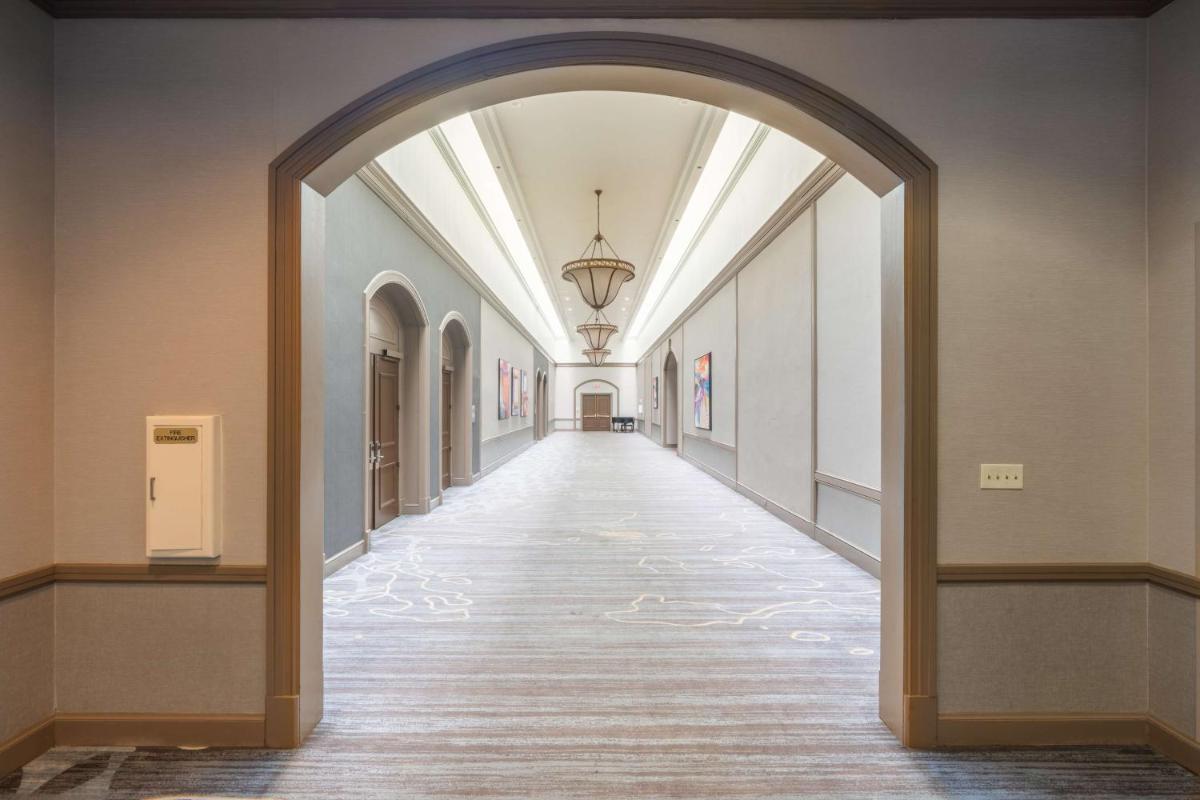 Hilton Memphis - Housity