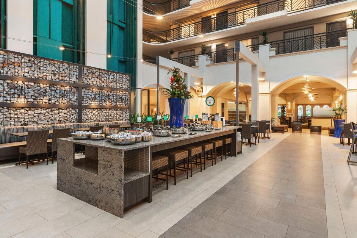 Embassy Suites by Hilton Miami International Airport - Housity