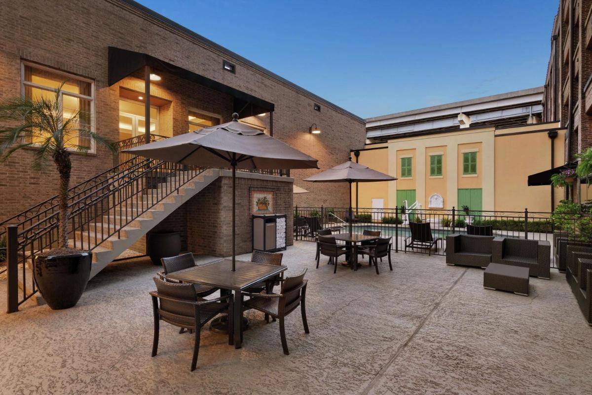 Hampton Inn and Suites New Orleans Convention Center - Housity
