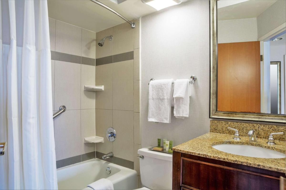 Hilton Chicago/Oak Lawn - Housity