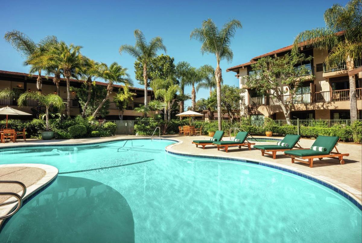 DoubleTree by Hilton Claremont - Housity