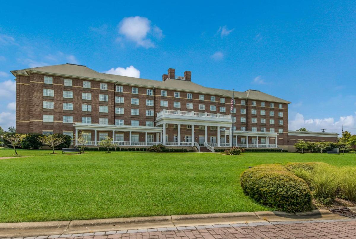 Hilton Garden Inn Suffolk Riverfront - Housity