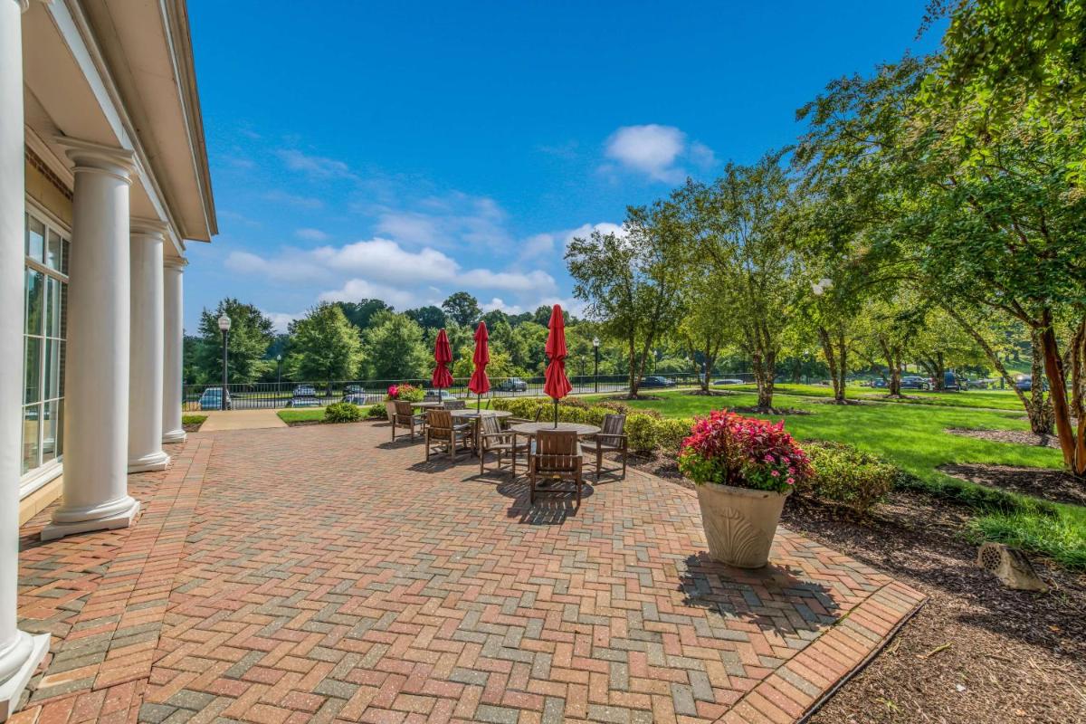 Hilton Garden Inn Suffolk Riverfront - Housity