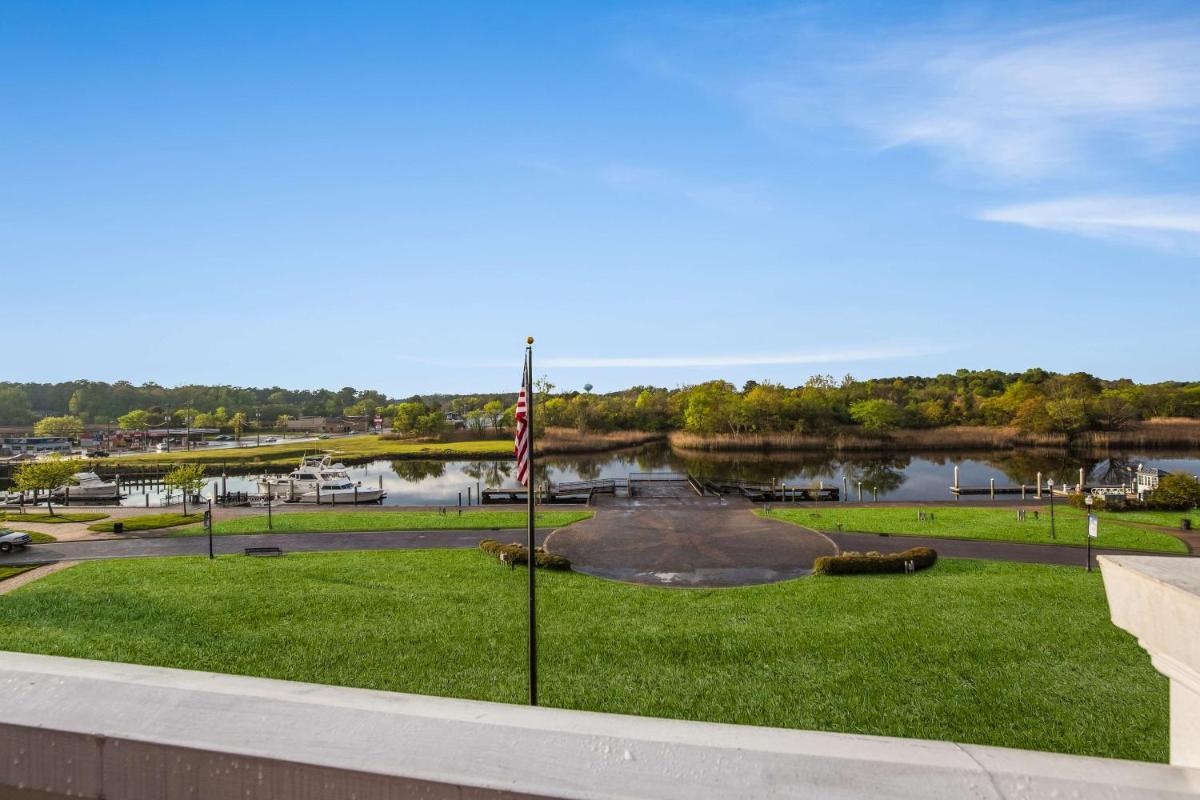 Hilton Garden Inn Suffolk Riverfront - Housity