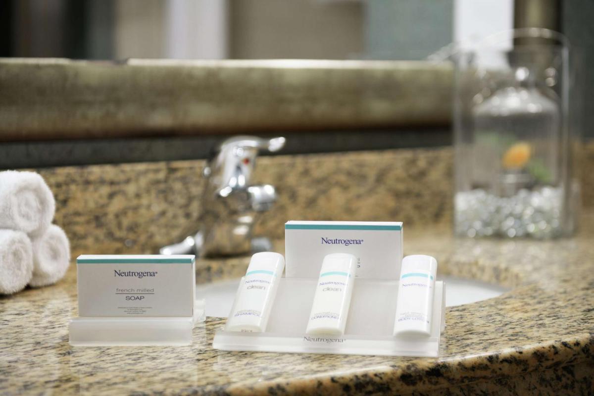 Hilton Garden Inn Phoenix North Happy Valley - Housity
