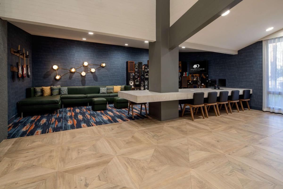 DoubleTree by Hilton Bakersfield - Housity