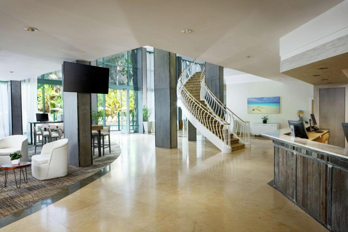 DoubleTree By Hilton San Diego Hotel Circle - Housity