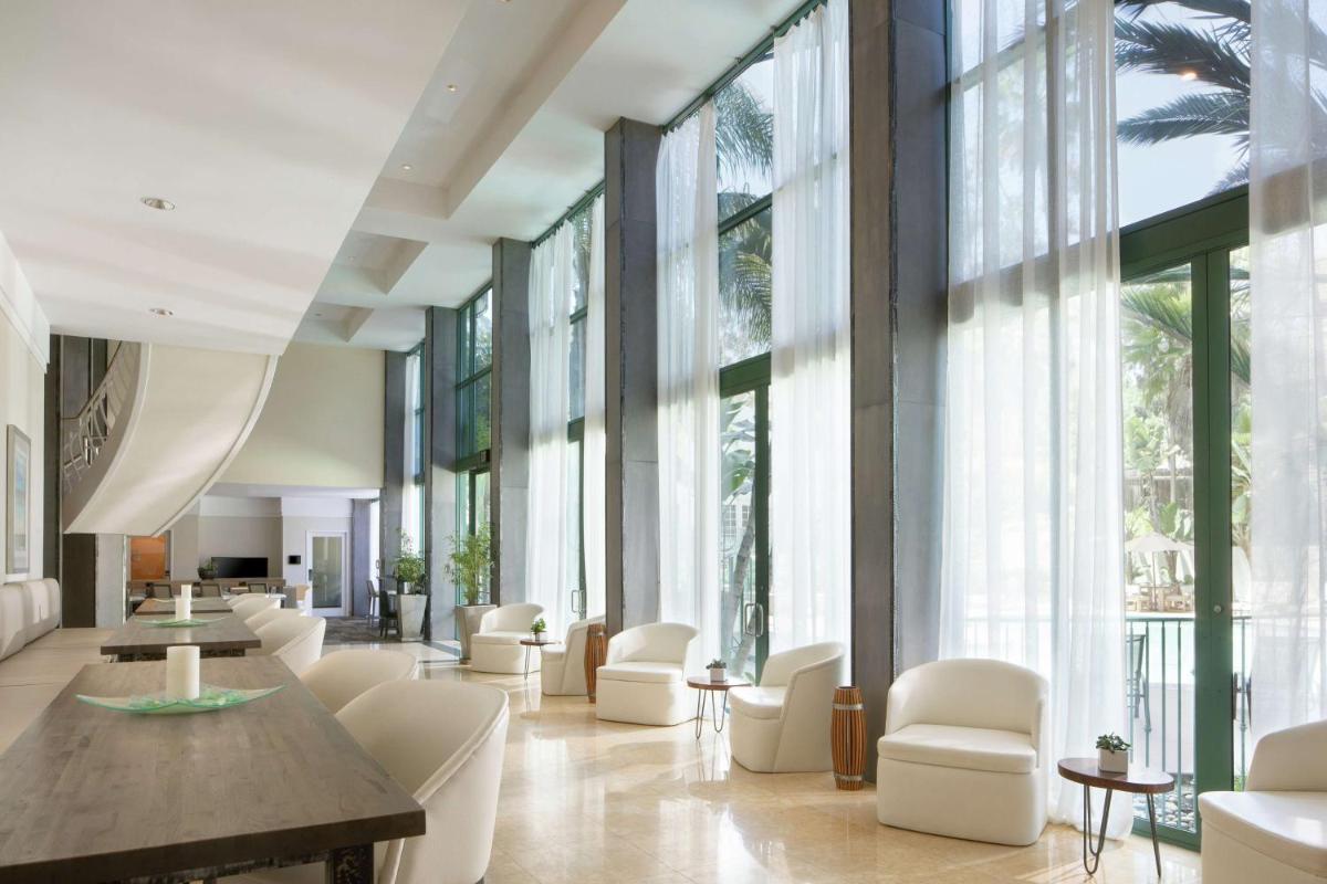 DoubleTree By Hilton San Diego Hotel Circle - Housity